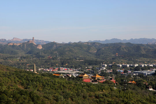 远眺棒槌山和须弥福寿之庙