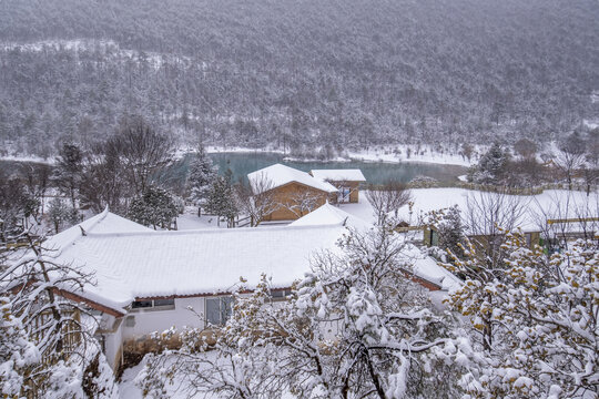 玉龙雪山蓝月谷雪景