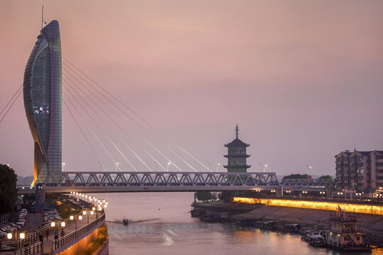 芜湖中山路步行街中山路桥夜景