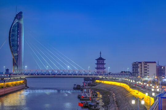 芜湖中山路步行街中山路桥夜景