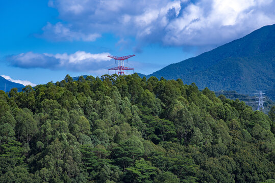 远山和电塔