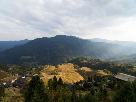 桂林龙脊梯田七星伴月群山风光