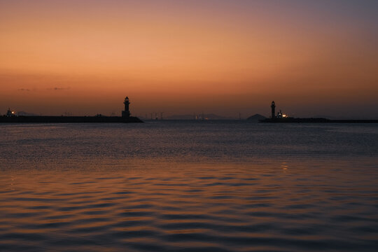 日落海上灯塔