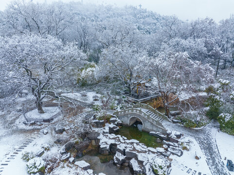 武汉东湖磨山风景区冬季雪景