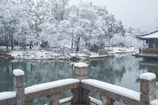 武汉东湖磨山风景区冬季雪景