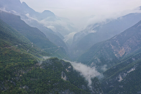 兰英大峡谷挂壁公路