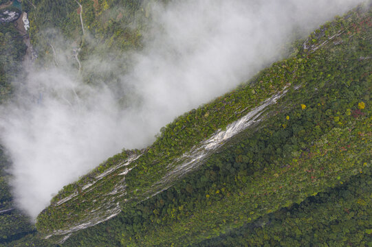 薄刀岭兰英大峡谷