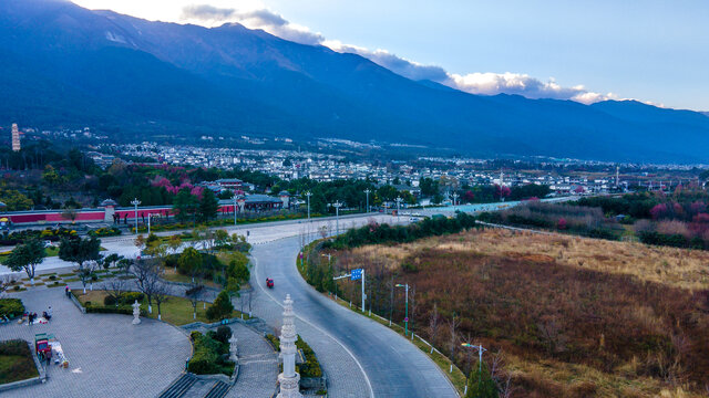 大理崇圣寺三塔傍晚风光