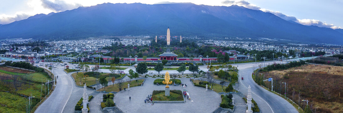 大理崇圣寺三塔傍晚风光全景