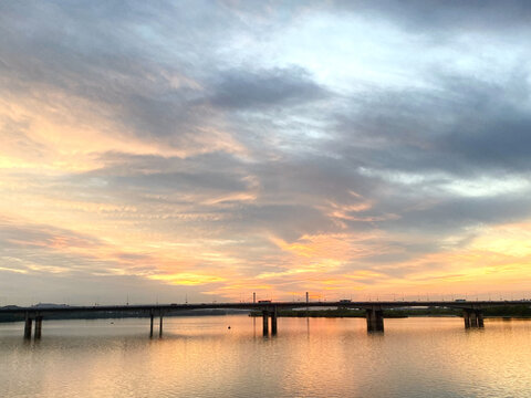 城市夕阳