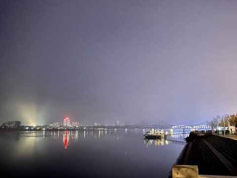 鸭绿江大桥两岸夜景