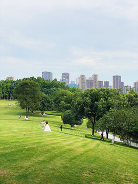 重庆中央公园万人大草坪婚纱