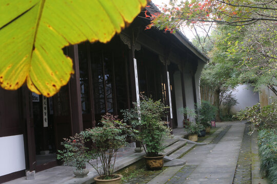 京剧大师盖叫天故居前厅