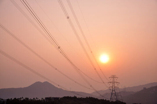 唯美夕阳高压电线山水水墨风