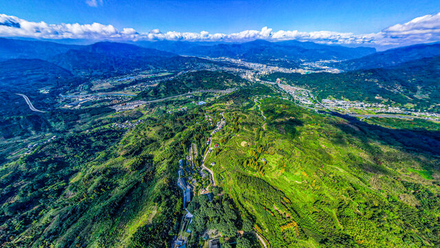 云峰山景区航拍荥经县城