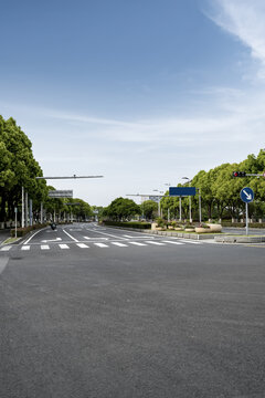 柏油马路和城市景观