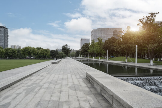 地砖地面和城市风光