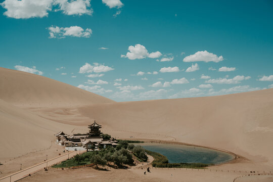 呜沙山月牙泉