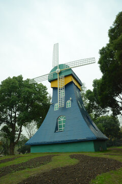 蓝色风车小屋