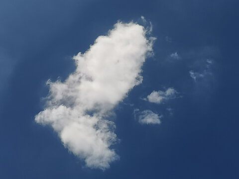 连云彩都是爱你的形状