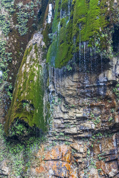 山西运城青苔依山石流水戏其间