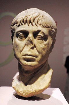 古罗马大理石男子头像雕塑