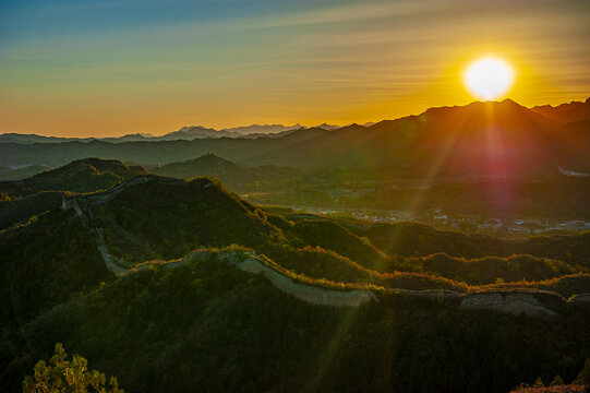 长城脚下的小山村