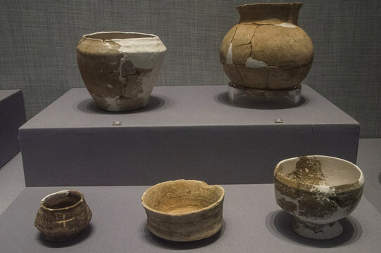 青铜时代陶器展示