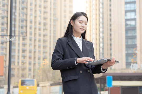 城市商务青年女性