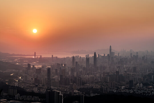 夕阳下的深圳市风光