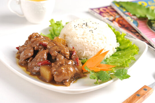 土豆鸡肉盖浇饭