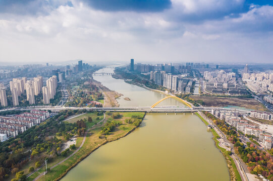 秋日上虞曹娥江两岸城市风光