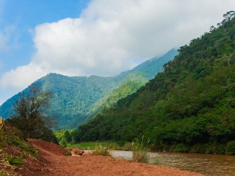 群山山谷