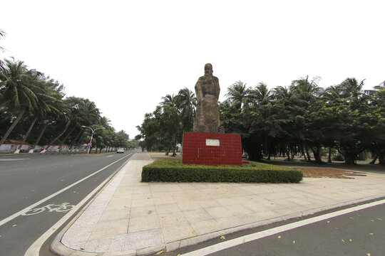 海南大学苏轼雕塑