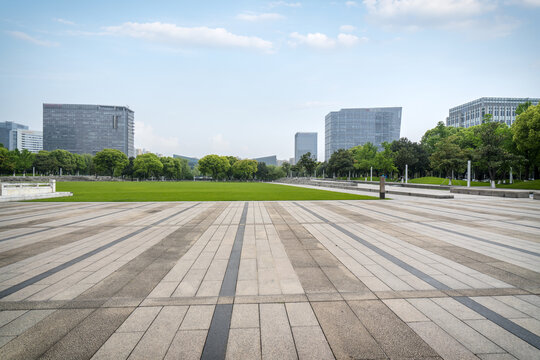 广场砖地面和现代建筑