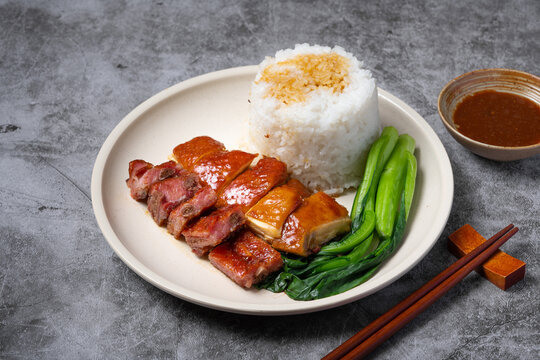 酱油鸡拼排骨饭