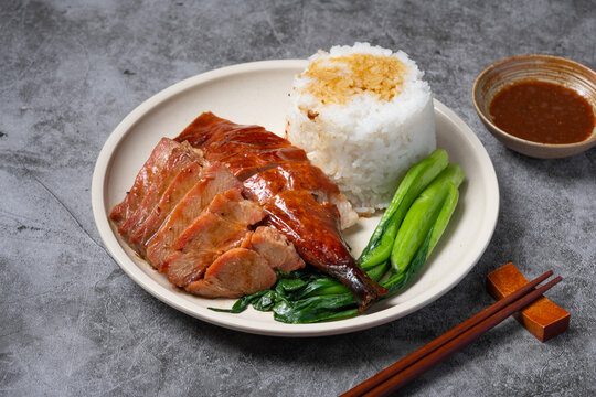 烧鸭腿拼叉烧饭