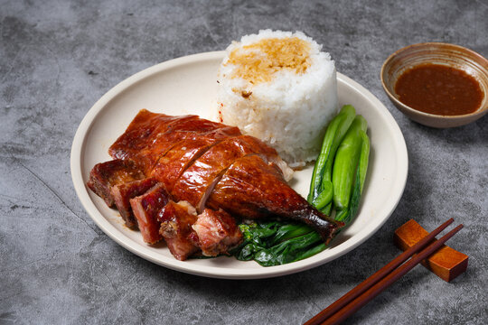 烧鸭腿拼排骨饭