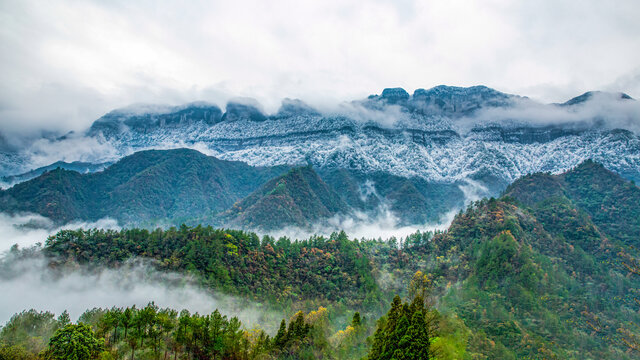 半山彩林半山雪