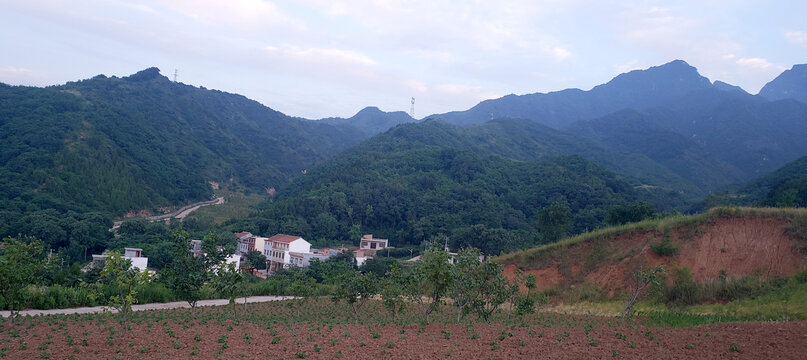 大山里的小村落