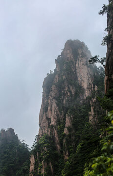 黄山山峰云雾