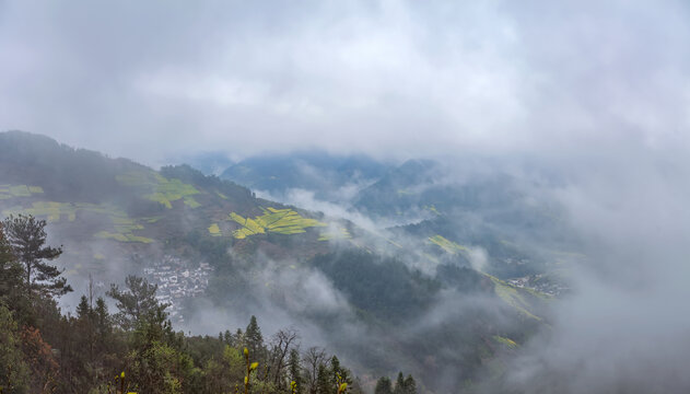 歙县石潭湖山村全景图