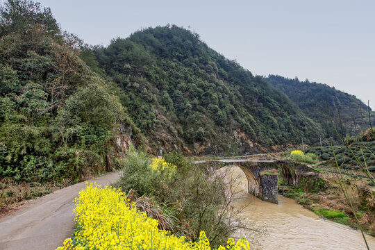 歙县石潭村村外公路