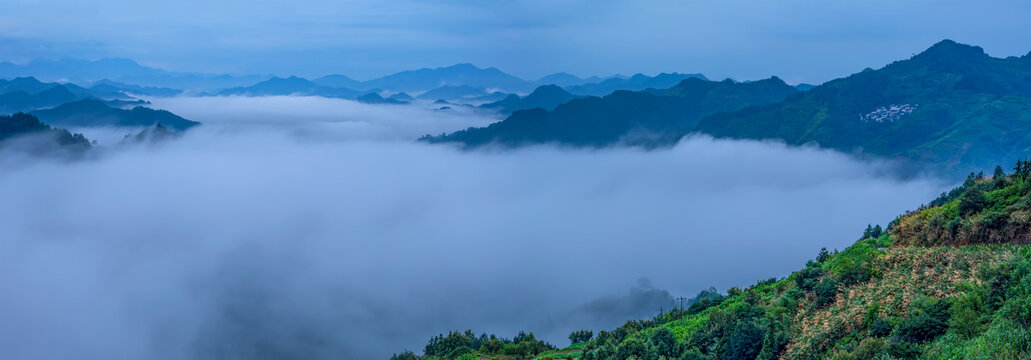 歙县石潭云海全景图