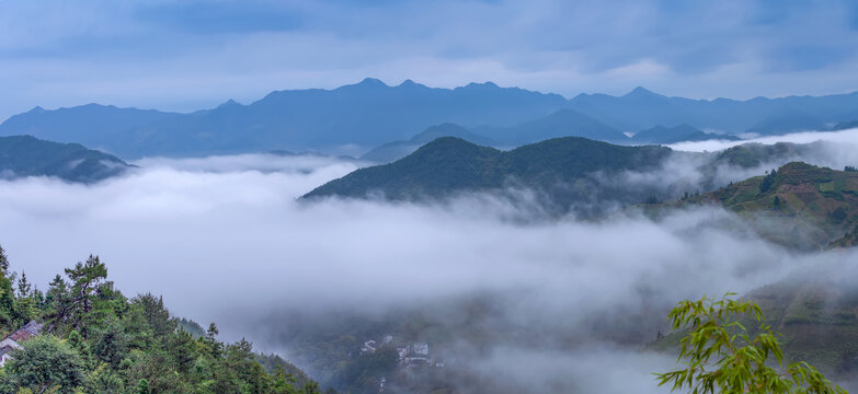 歙县石潭云海全景图