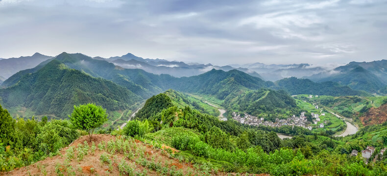 歙县石潭下汰村全景图