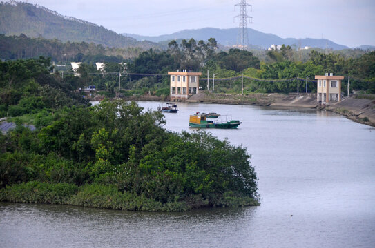 河流小船