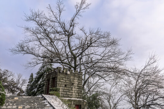 信阳鸡公山花旗楼碉堡图片