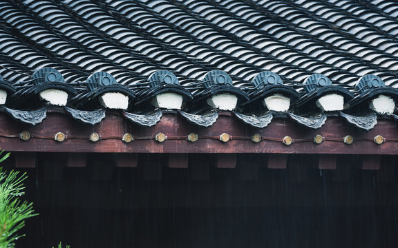 雨中屋檐