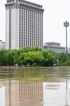 雨后的城市建筑